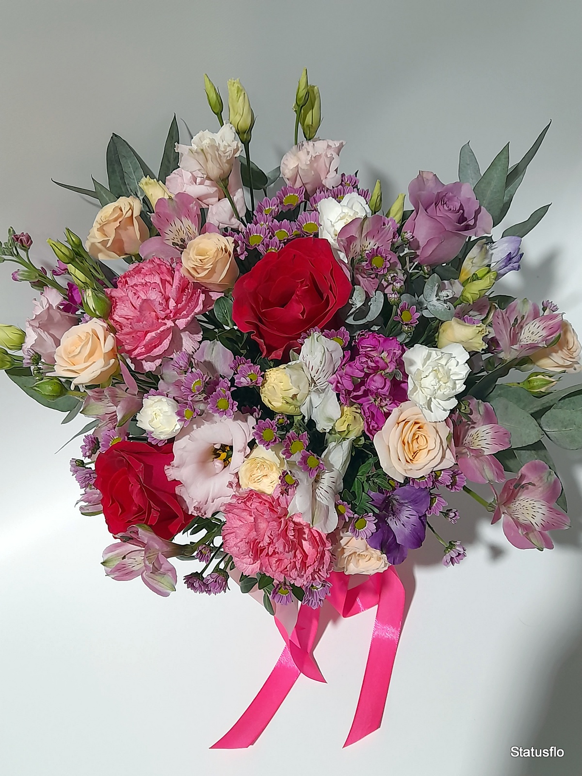 Композиция цветов в коробке.(№1)