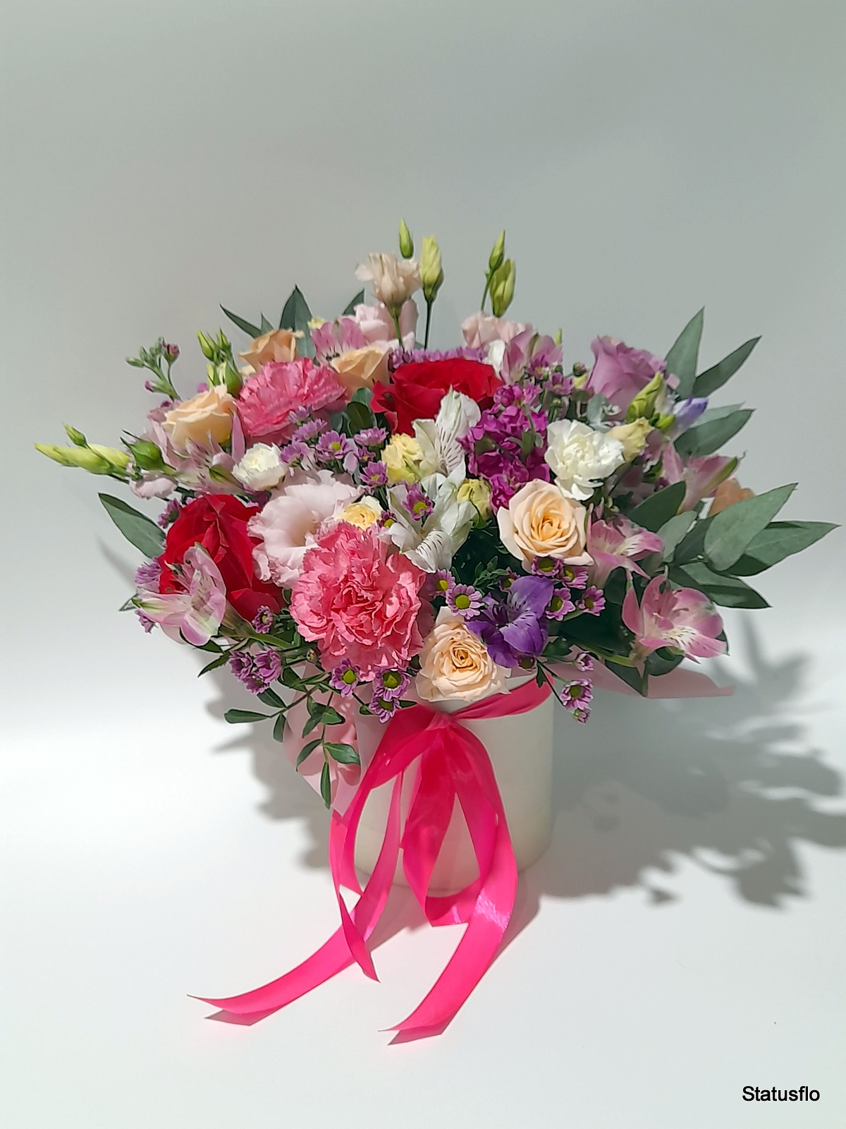 Композиция цветов в коробке.(№1)